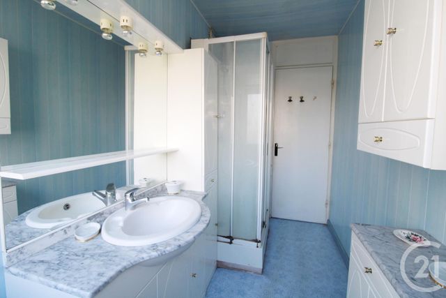 Afficher la photo en grand Appartement F4 à vendre - 4 pièces - 68.98 m2 - ST AUBIN LES ELBEUF - 76 - HAUTE-NORMANDIE - Century 21 Harmony