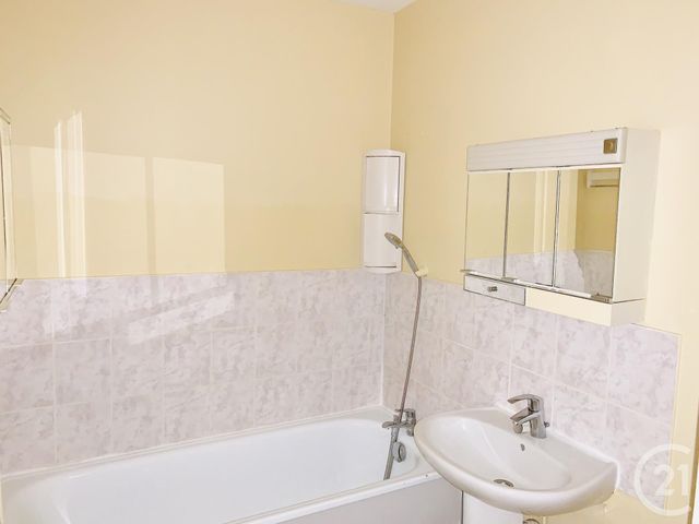 Afficher la photo en grand Appartement F2 à louer - 2 pièces - 57.0 m2 - LE PETIT QUEVILLY - 76 - HAUTE-NORMANDIE - Century 21 Harmony