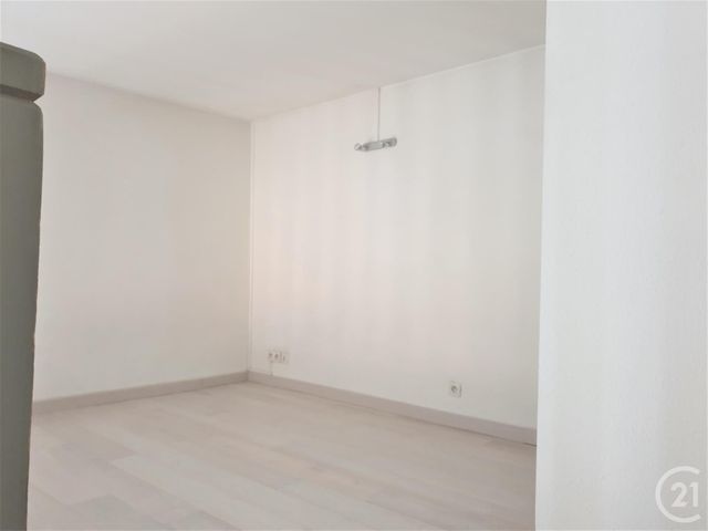 Afficher la photo en grand Appartement F1 à louer - 1 pièce - 30.0 m2 - LE PETIT QUEVILLY - 76 - HAUTE-NORMANDIE - Century 21 Harmony