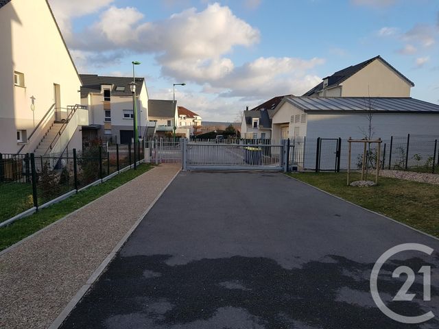 parking à louer - 15.0 m2 - ST ETIENNE DU ROUVRAY - 76 - HAUTE-NORMANDIE - Century 21 Harmony