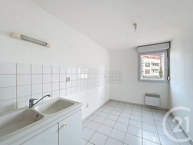 Afficher la photo en grand Appartement F3 à vendre - 3 pièces - 62.77 m2 - LE PETIT QUEVILLY - 76 - HAUTE-NORMANDIE - Century 21 Harmony