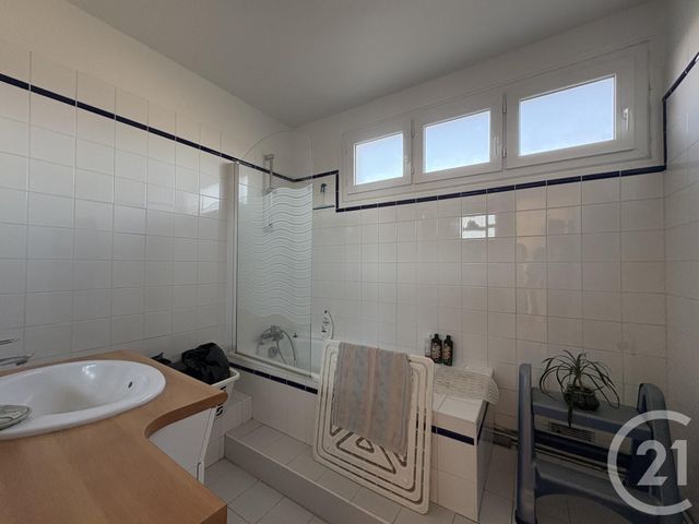 Appartement F3 à louer - 3 pièces - 67.97 m2 - SOTTEVILLE LES ROUEN - 76 - HAUTE-NORMANDIE - Century 21 Harmony