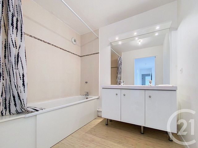 Appartement F4 à louer - 4 pièces - 75.72 m2 - MONT ST AIGNAN - 76 - HAUTE-NORMANDIE - Century 21 Harmony